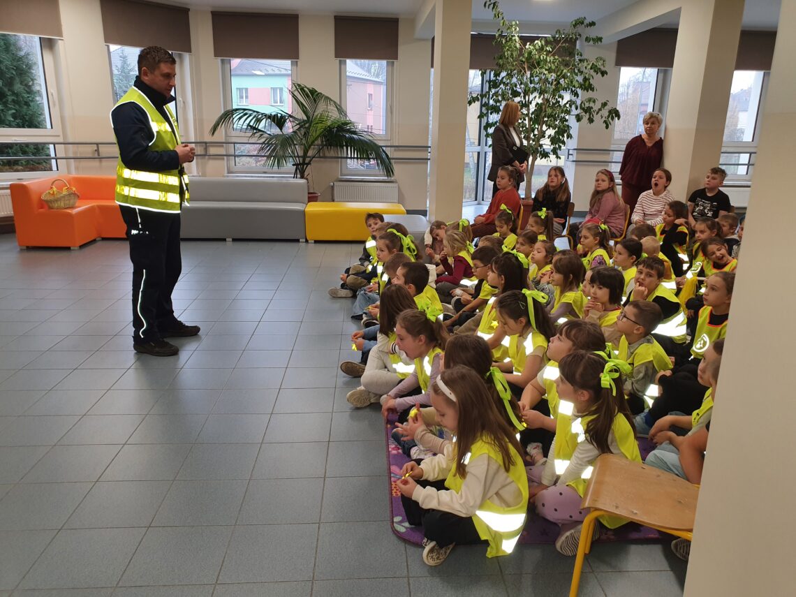 odblaskowa szkoła - spotkanie z policjantem (33)