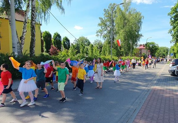 KOLOROWY KOROWÓD 16