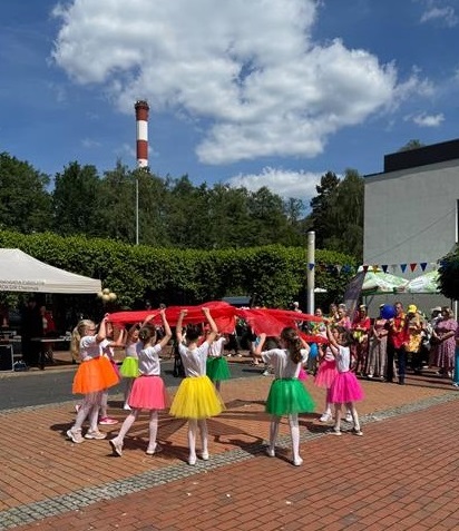 KOLOROWY KOROWÓD 23