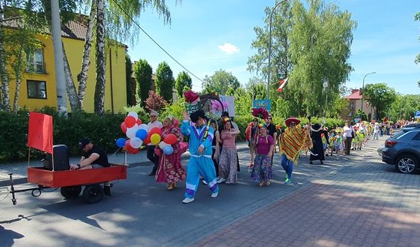 kolorowy korowód 10a